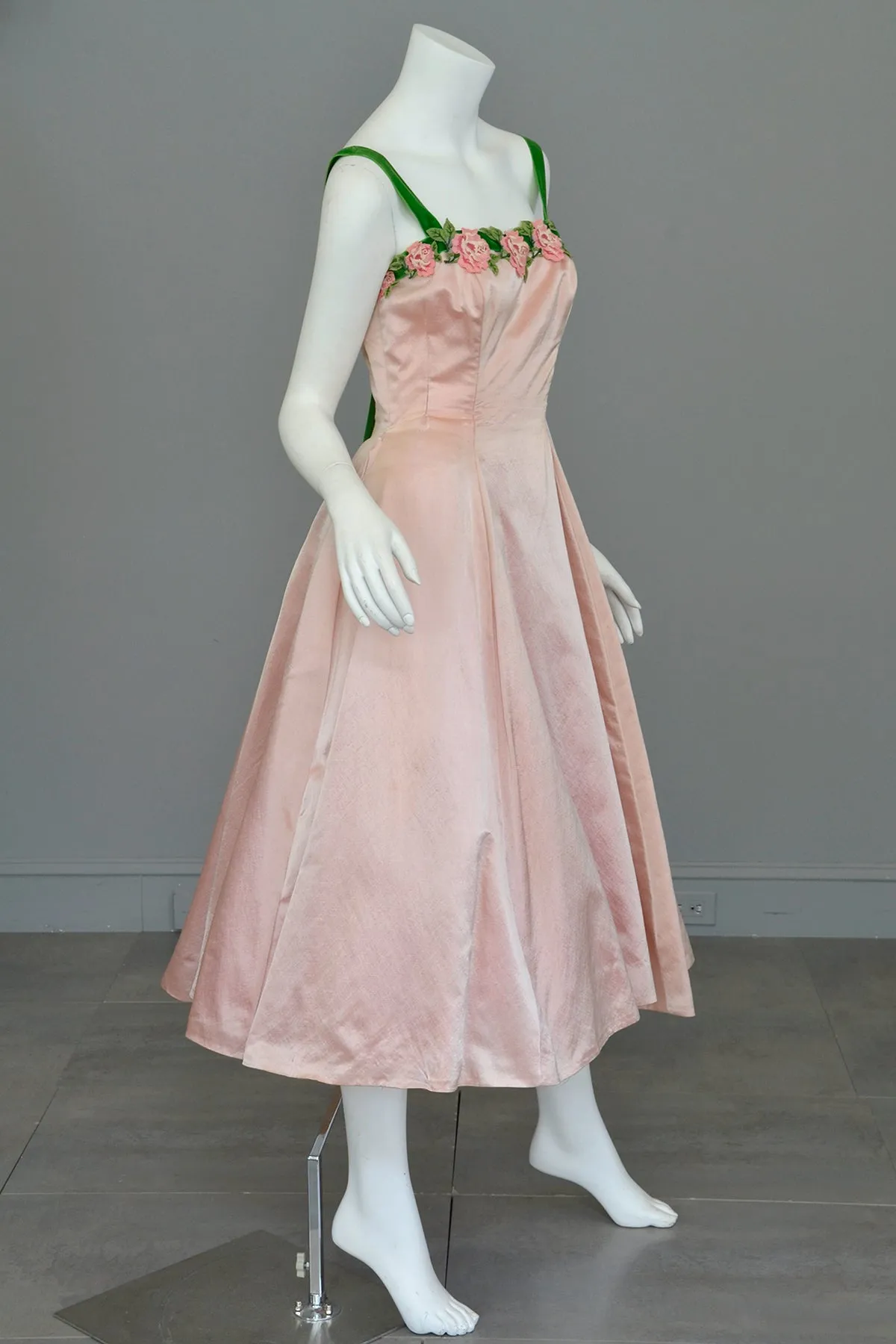 1950s Pale Pink Embroidered Flowers Trim Party Prom Dress