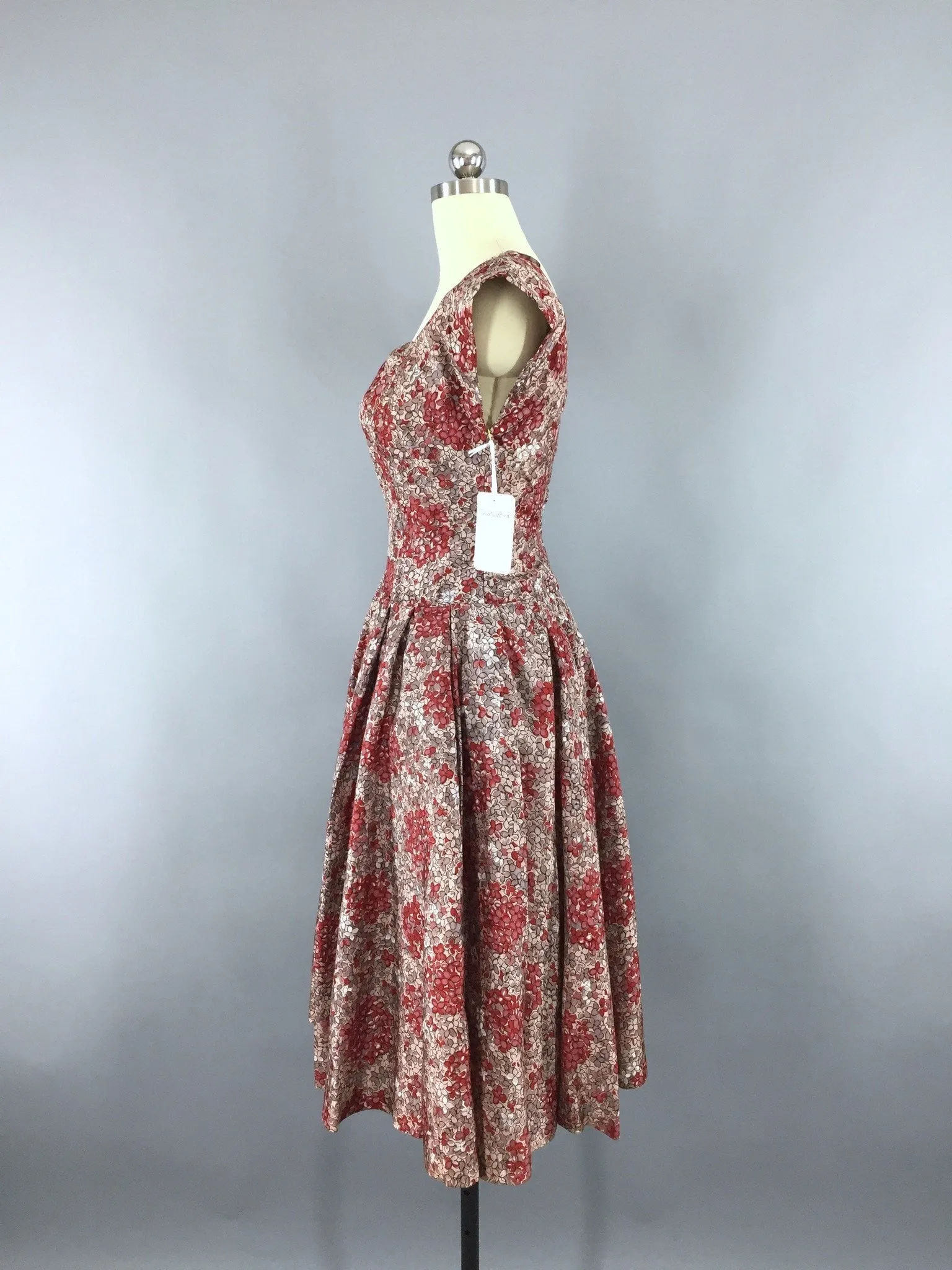 1950s Vintage Red and Taupe Floral Print Day Dress